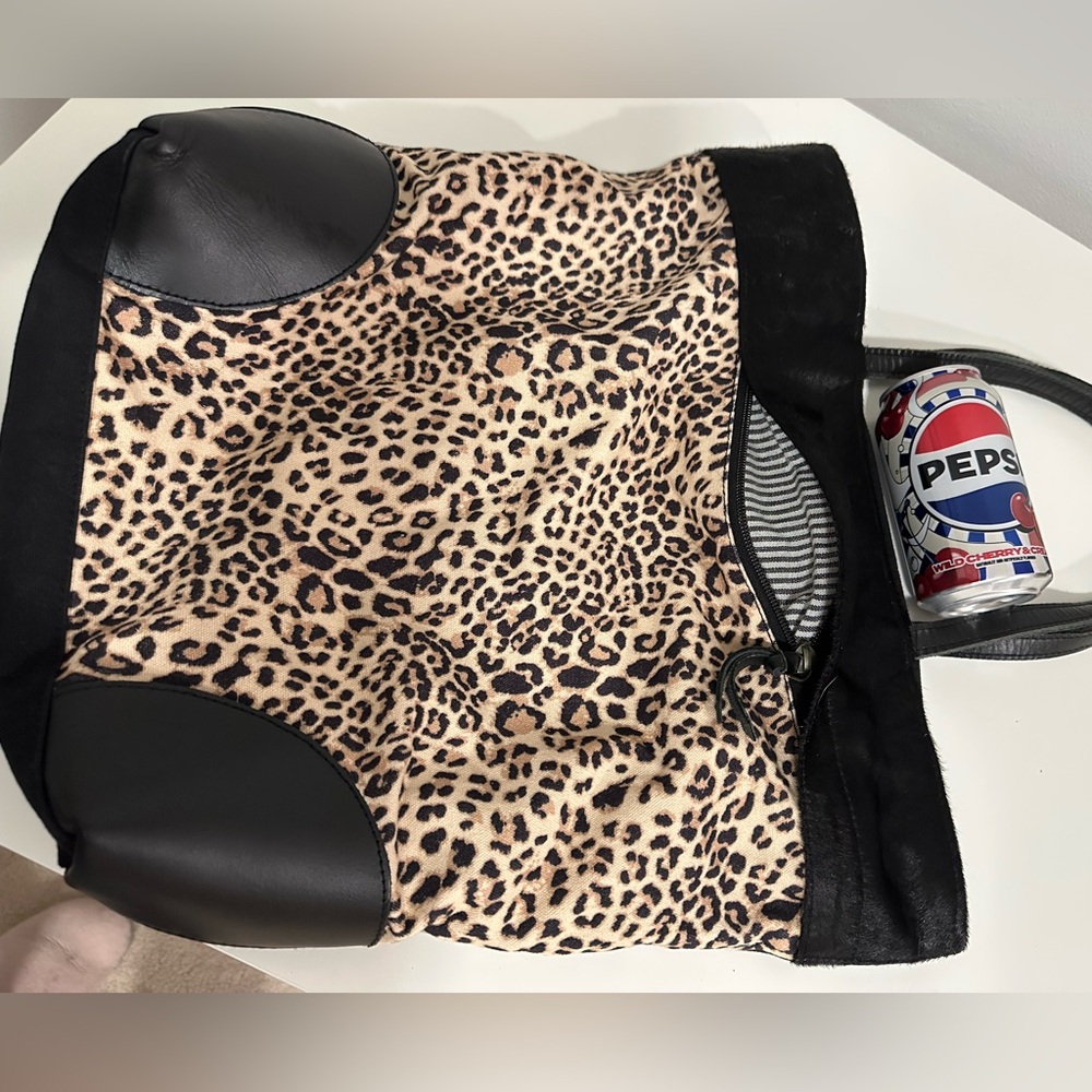 Cheetah tote bag- inner & outer pockets, barely used!